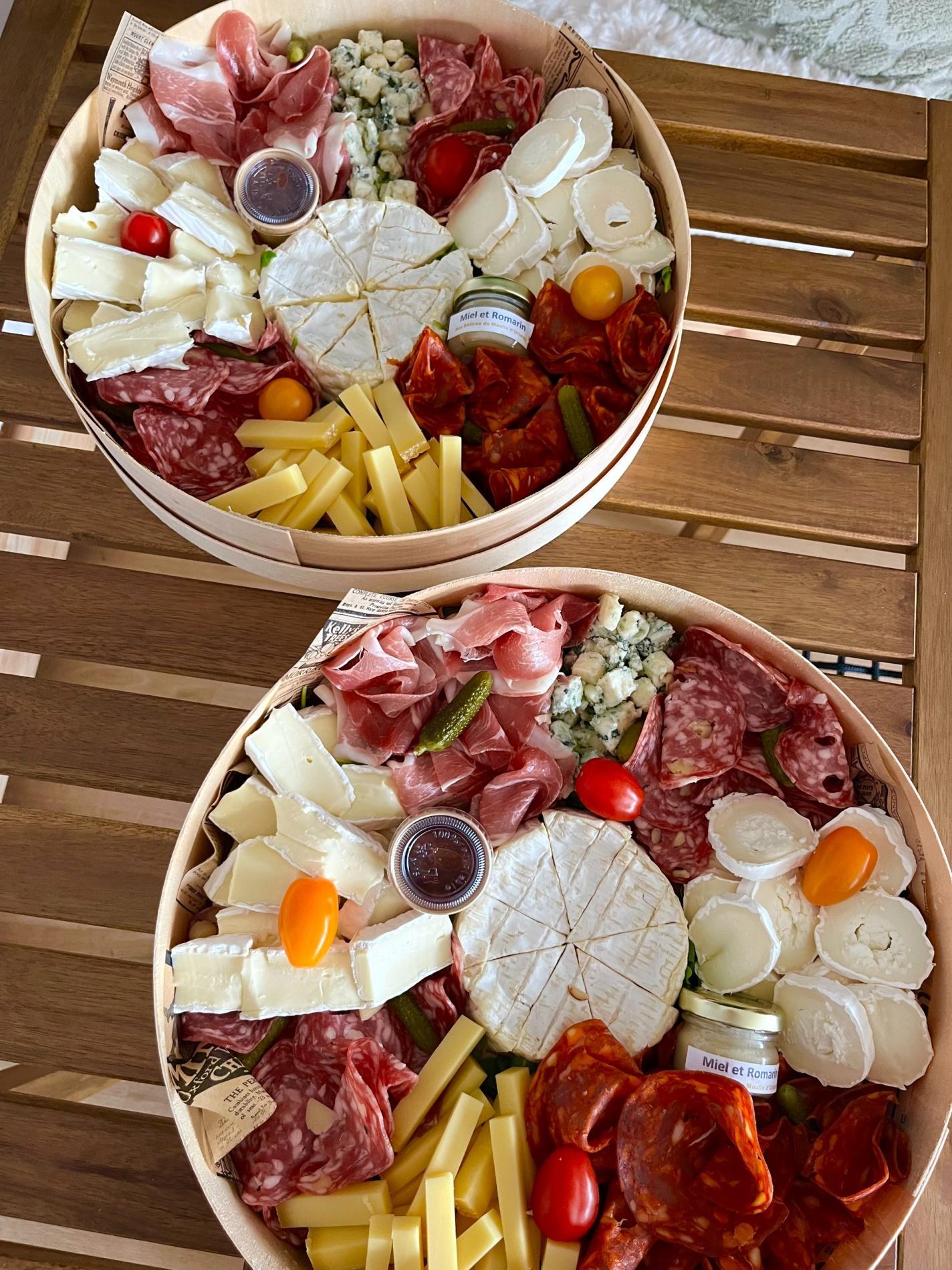 Coffret Charcuteries & fromages, condiments & pains inclus